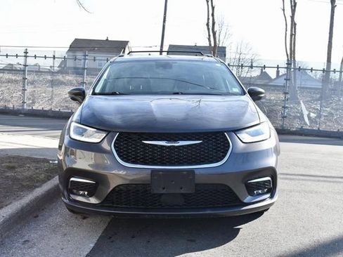 Used 2025 Chrysler Pacifica Select FWD image 2