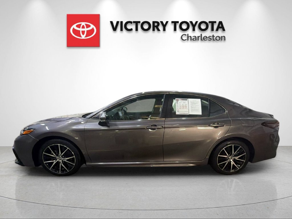 Used 2024 Toyota Camry SE w/ Cold Weather Package FWD image 2