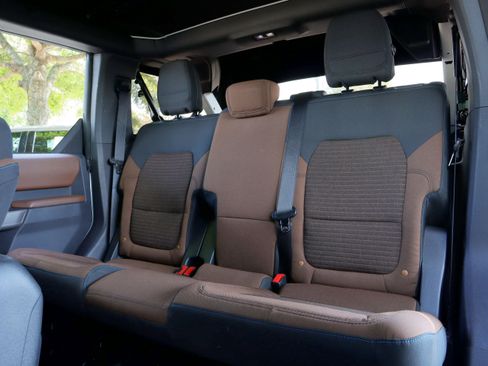 Used 2023 Ford Bronco Outer Banks w/ Sasquatch Package AWD/4WD image 9