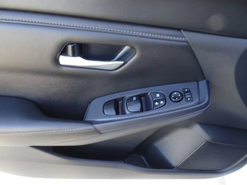 Used 2025 Nissan Sentra SV w/ Trunk Package FWD image 8