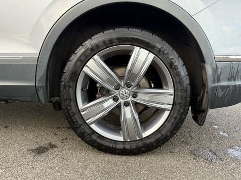 Used 2021 Volkswagen Tiguan SEL FWD image 5