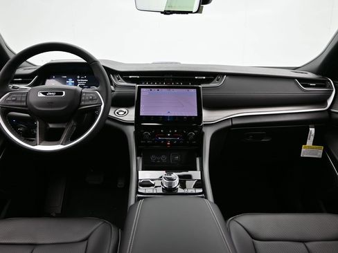 Used 2025 Jeep Grand Cherokee Limited 4xe image 24