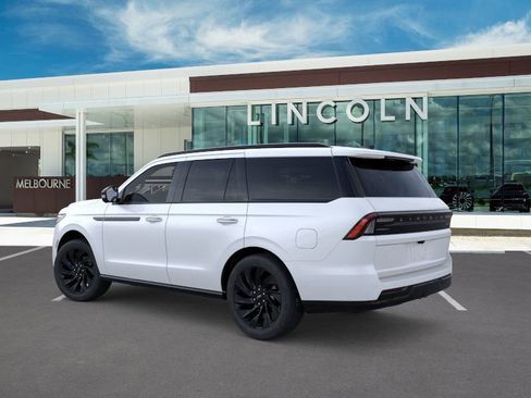 New 2025 Lincoln Navigator Reserve w/ Jet Appearance Package image 4