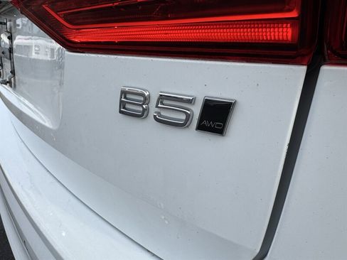 Used 2022 Volvo XC60 B5 Momentum image 26