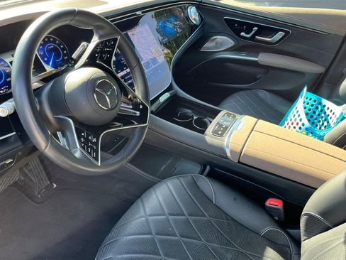 Used 2023 Mercedes-Benz EQS 580 4MATIC Sedan image 3