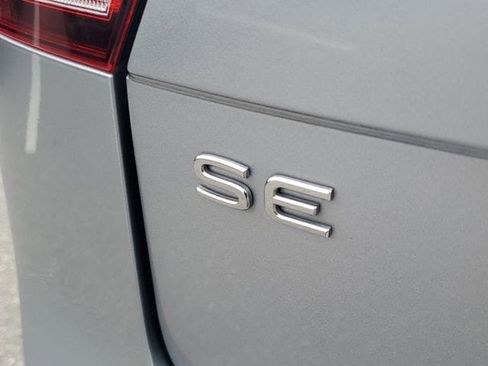 Used 2022 Volkswagen Tiguan SE R-Line FWD image 6