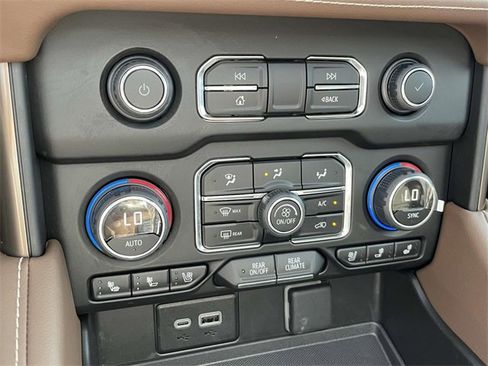 Certified 2024 Chevrolet Suburban High Country image 21