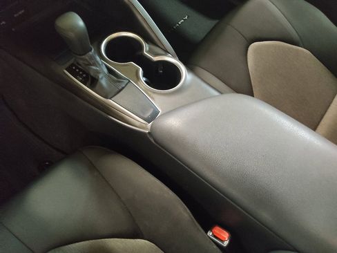 Used 2021 Toyota Camry LE w/ Carpet Mat Package (TMS) FWD image 26