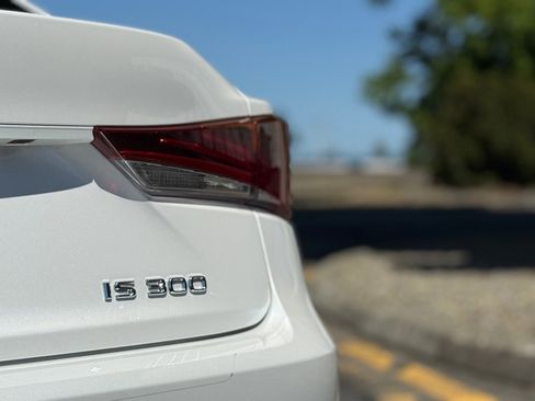 Used 2018 Lexus IS 300 w/ Comfort Package RWD image 12