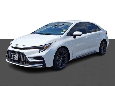 Used 2024 Toyota Corolla SE FWD image 3