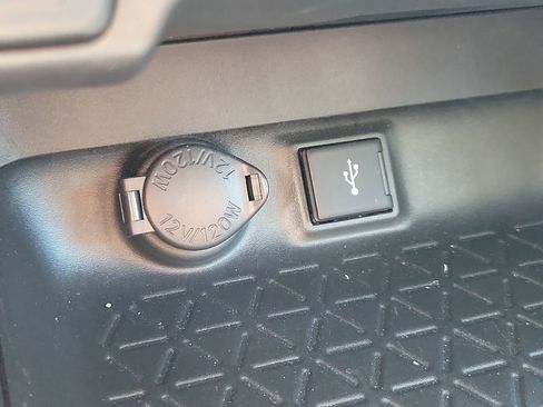 Used 2021 Toyota RAV4 XLE w/ Convenience Package FWD image 30