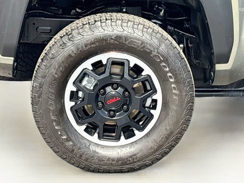 Certified 2026 Toyota Tacoma TRD Off-Road AWD/4WD image 32