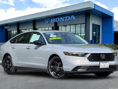 Certified 2025 Honda Accord SE image 2