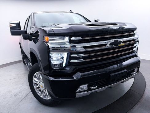 Used 2022 Chevrolet Silverado 2500 High Country w/ Z71 Off-Road Package image 3