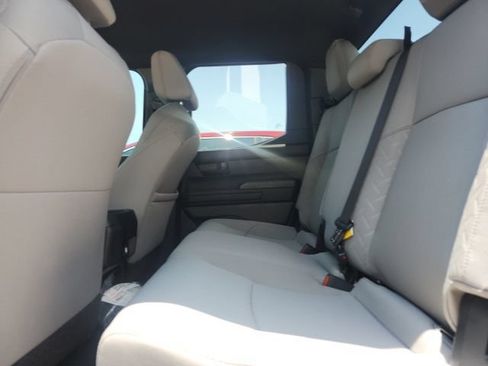 Used 2025 Toyota Tacoma SR5 AWD/4WD image 10