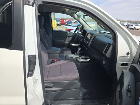 Used 2024 Nissan Frontier SV w/ SV Convenience Package image 15