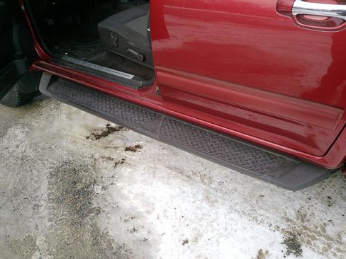 Used 2011 GMC Canyon SLE image 30