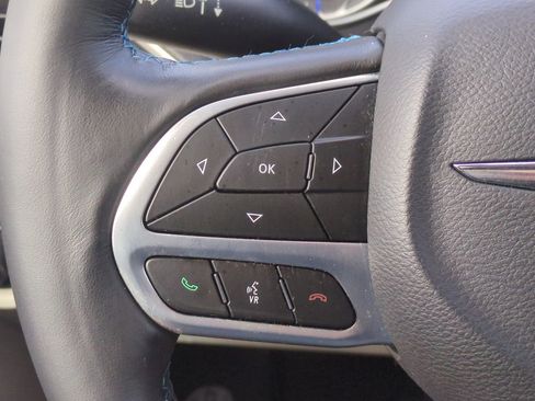 Certified 2021 Chrysler Pacifica Touring-L image 23