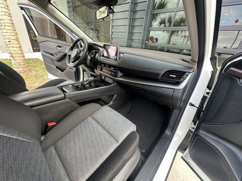 Used 2023 Nissan Rogue SV image 15