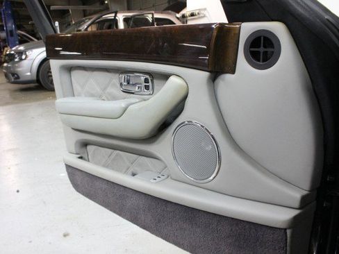 Used 2002 Bentley Arnage T image 24