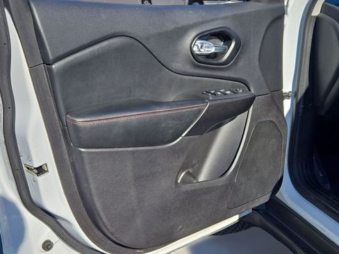 Used 2021 Jeep Cherokee Trailhawk w/ Technology Group image 13