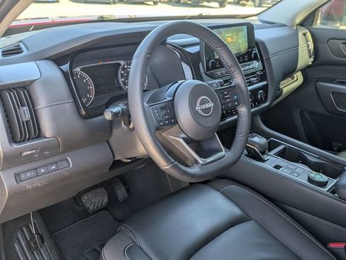 Used 2024 Nissan Pathfinder SL AWD/4WD image 32