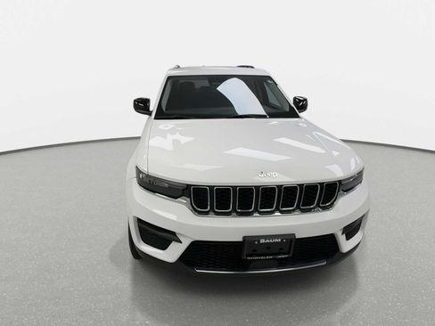 Used 2024 Jeep Grand Cherokee Laredo AWD/4WD image 3