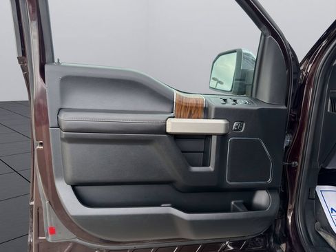 Used 2019 Ford F150 Lariat w/ Equipment Group 502A Luxury AWD/4WD image 15