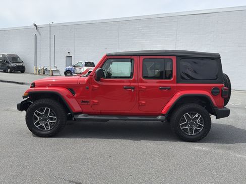New 2026 Jeep Wrangler Unlimited Sahara AWD/4WD image 4