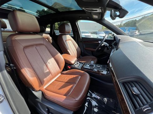 Used 2020 Audi Q5 2.0T Premium w/ Convenience Package image 28