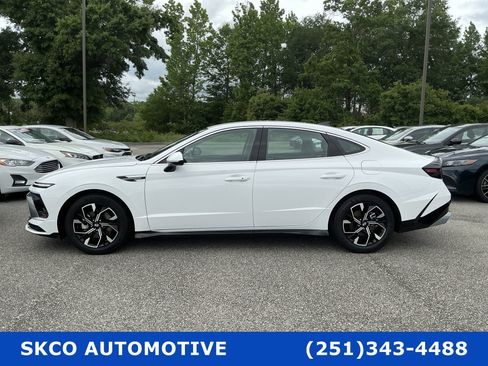 Used 2025 Hyundai Sonata SEL FWD image 2
