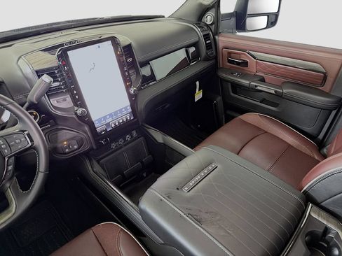 Used 2025 RAM 2500 Limited AWD/4WD image 27