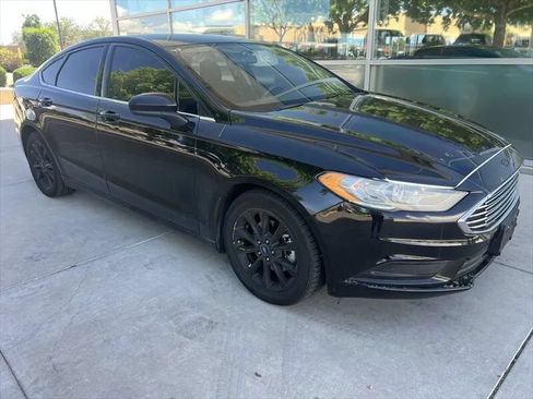 Used 2017 Ford Fusion SE w/ Fusion SE Technology Package FWD image 8