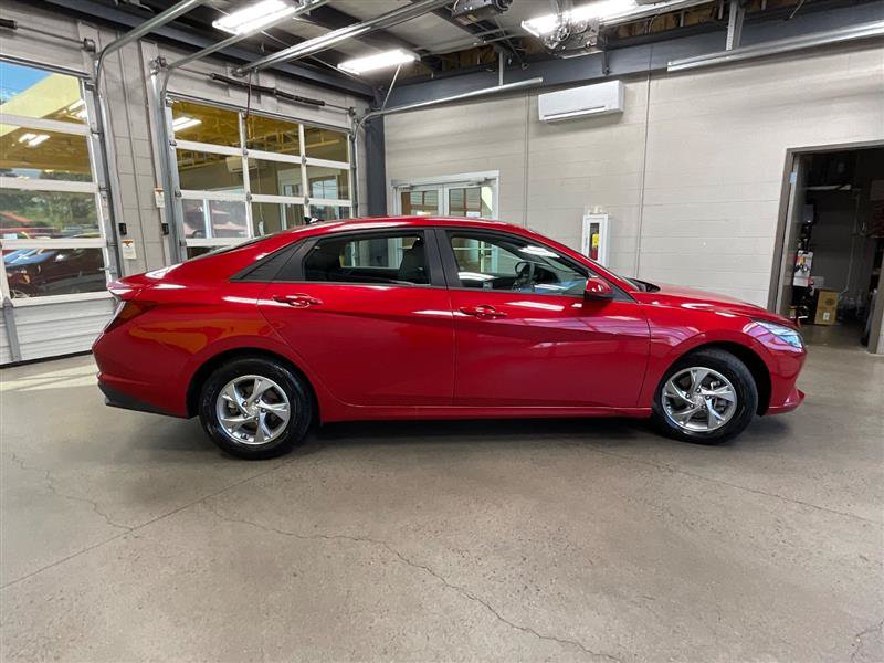Used 2021 Hyundai Elantra SE FWD image 6