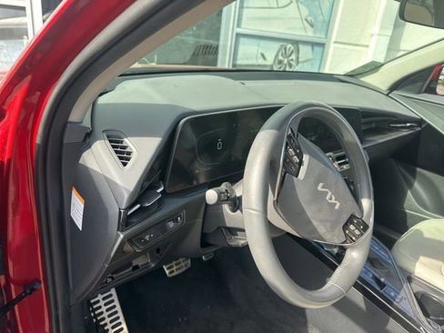 Used 2023 Kia Niro EX Touring image 21