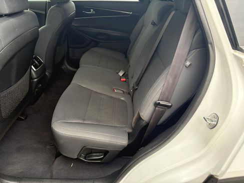 Used 2020 Kia Sorento FWD V6 image 10
