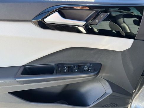 Used 2025 Volkswagen Taos S image 8