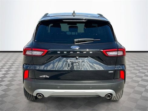 Used 2025 Ford Escape SE image 6