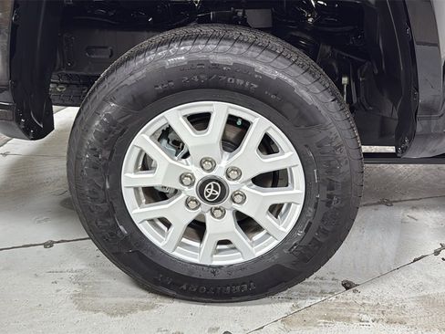 Certified 2025 Toyota Tacoma SR5 image 22