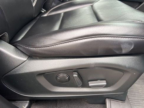 Used 2023 Ford Explorer XLT w/ Equipment Group 202A image 12