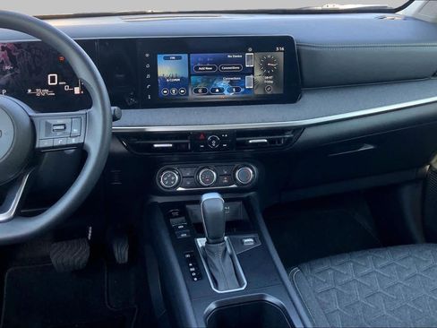 Used 2025 Nissan Kicks SV w/ SV Premium Package FWD image 7