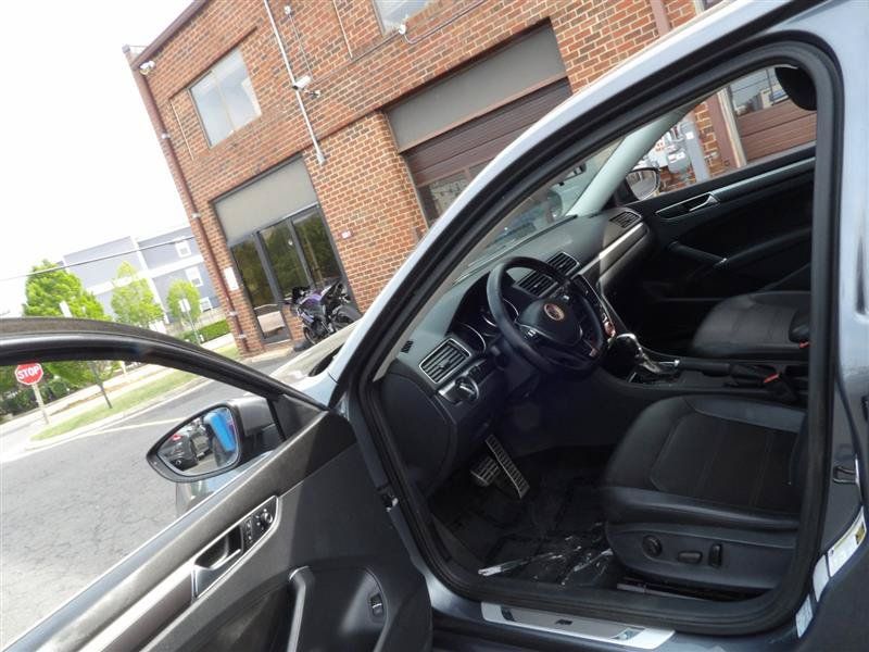 Used 2017 Volkswagen Passat 1.8T R-Line FWD image 10