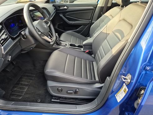 Used 2024 Volkswagen Jetta SE FWD image 13