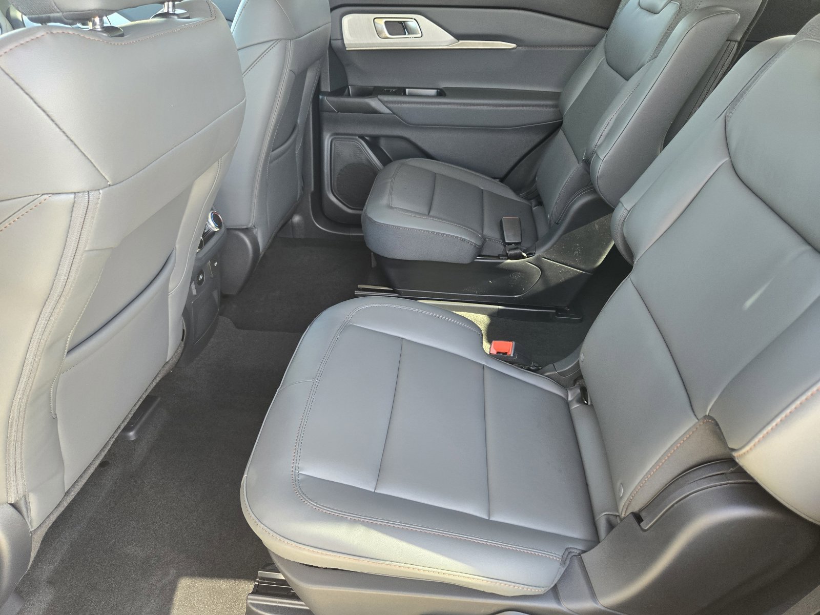 New 2026 Ford Explorer Active w/ Active Comfort Package RWD image 27