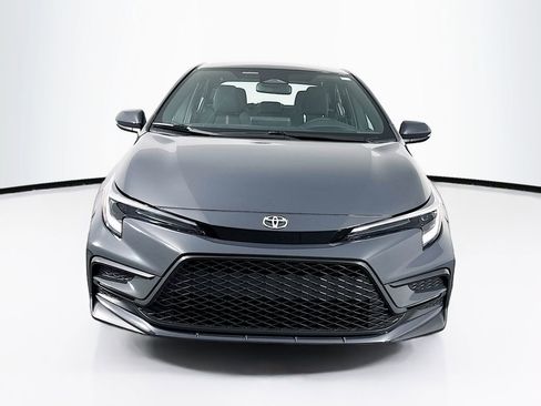 Used 2025 Toyota Corolla SE image 2