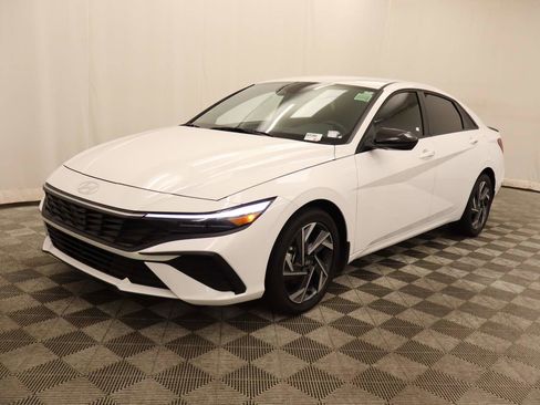 Used 2025 Hyundai Elantra Sport image 1