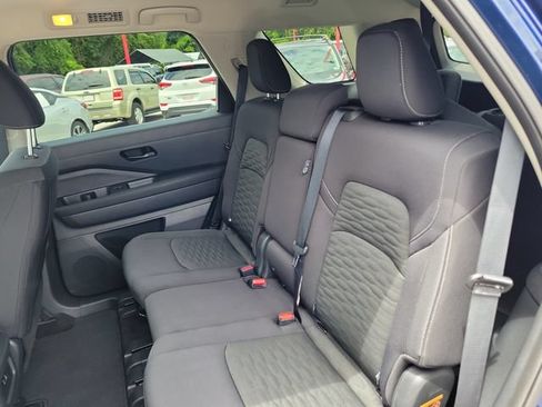 Certified 2025 Nissan Pathfinder SV FWD image 12