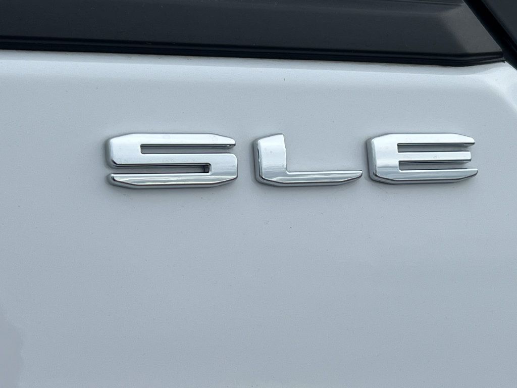 Used 2023 GMC Terrain SLE w/ Driver Convenience Package AWD/4WD image 2