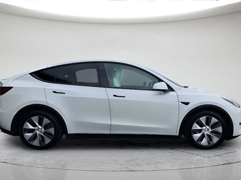 Used 2021 Tesla Model Y Long Range AWD/4WD image 6