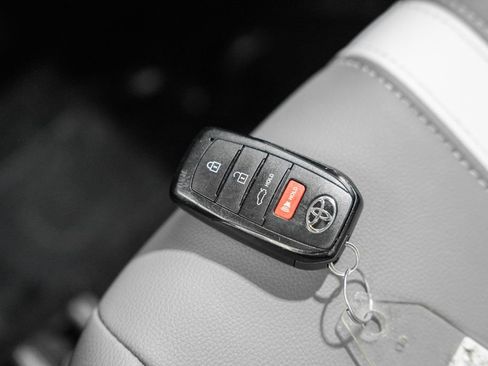 Used 2025 Toyota Camry SE AWD/4WD image 44